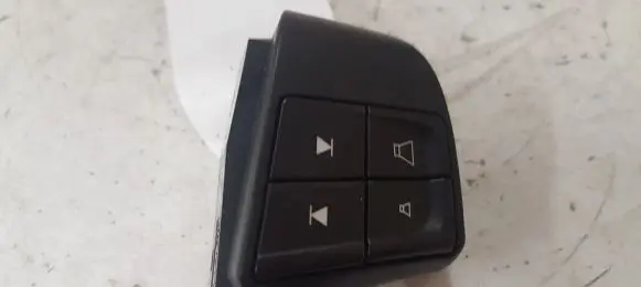 Steering wheel buttons/switches