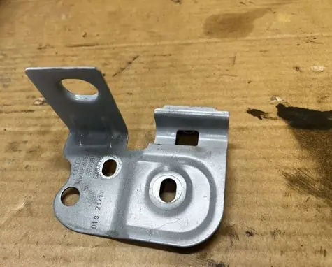 Audi SQ7 Fender mounting bracket 4M0821168A