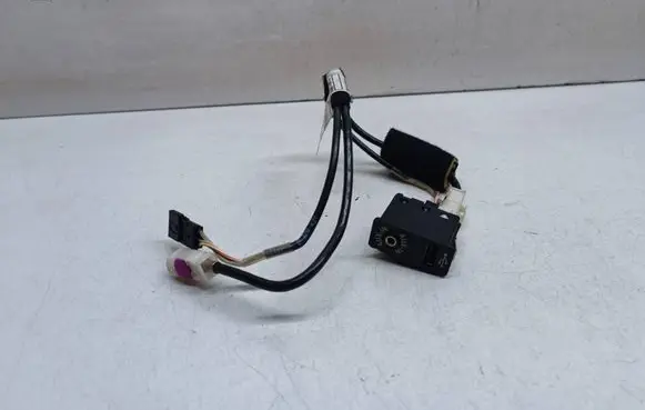 BMW 3 E90 E91 AUX in-socket connector 9187009