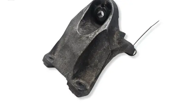 Audi Q7 4L Engine mounting bracket 7L8199307D