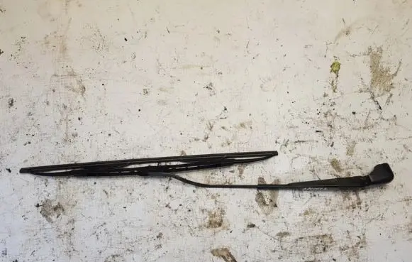 Renault Megane I Front wiper blade arm