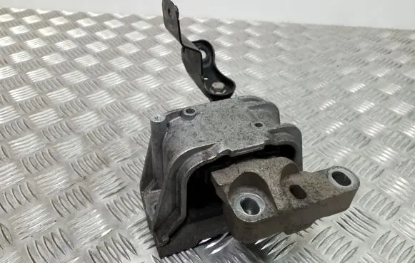 Volkswagen PASSAT CC Engine mount bracket 1K0199262