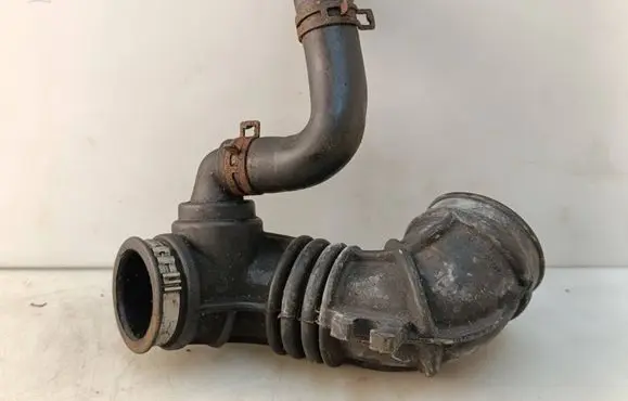 Opel Vectra B Air intake hose/pipe 90499551