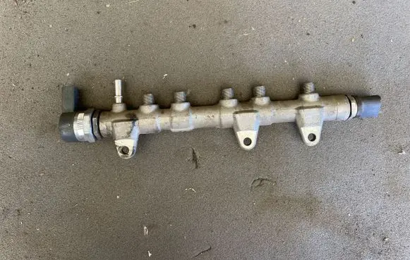 BMW 5 F10 F11 Fuel main line pipe 0445214315 851415402