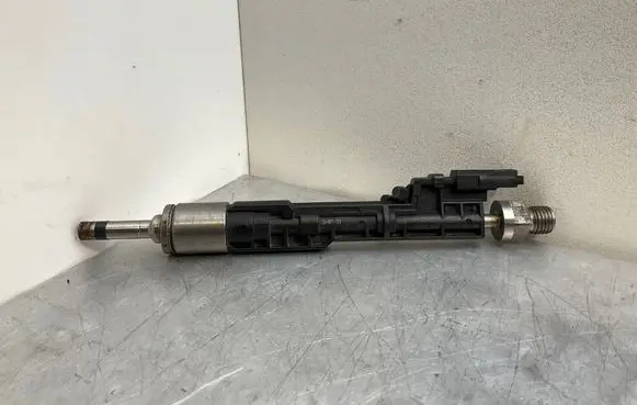 BMW 7 F01 F02 F03 F04 Fuel injector 1307310313 0261500186