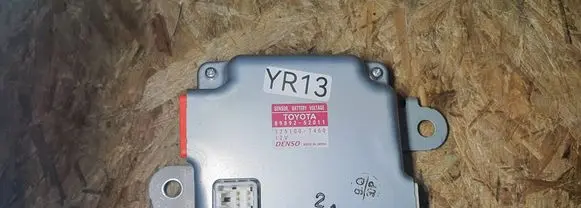 Toyota Yaris Battery control module 8989252011