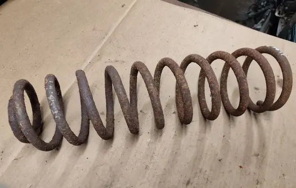 Jeep Cherokee XJ Front coil spring 