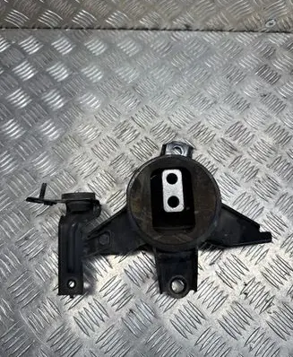 Hyundai Santa Fe Engine mount bracket M04S1400