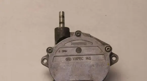 Mercedes-Benz C W203 Vacuum pump A2712300965