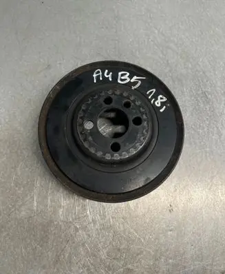 Volkswagen PASSAT B5 Crankshaft pulley 058105251E