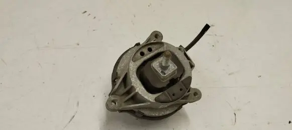 BMW 4 F32 F33 Engine mount bracket 6787663
