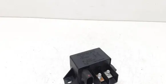 Mercedes-Benz E W211 Charging relay A0025426419