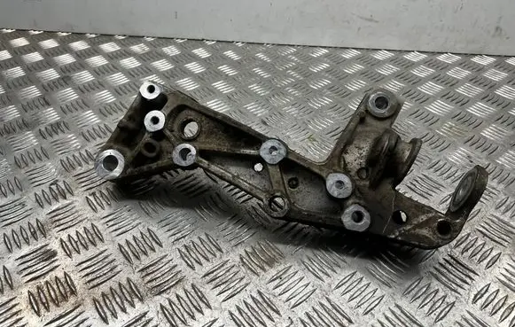Skoda Octavia Mk2 (1Z) Engine mounting bracket 1K0199296F