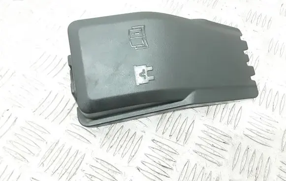 Volvo XC60 Fuse box cover 31337340