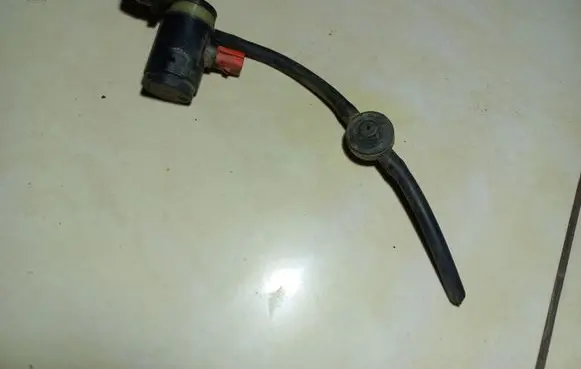 Land Rover Discovery Windscreen/windshield washer pump DMC10023