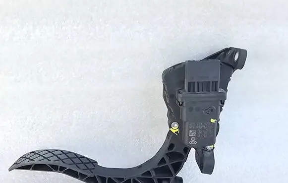 Audi A6 S6 C6 4F Accelerator throttle pedal 4F1723523A 200105 00898404
