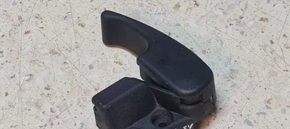 Seat Ibiza II (6k) Engine bonnet (hood) release handle 1H1823533
