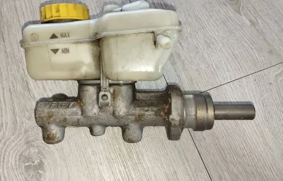 Master brake cylinder