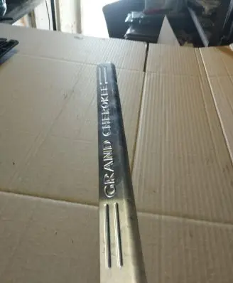 Jeep Grand Cherokee (WK) Front sill trim cover