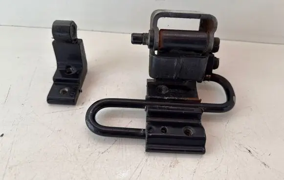 Audi A6 S6 C6 4F Rear door lower hinge 8E083341 A046573