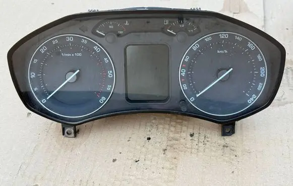 Skoda Octavia Mk2 (1Z) Speedometer (instrument cluster) 1Z0920842D V1612036 SKZ7Z0G4366098