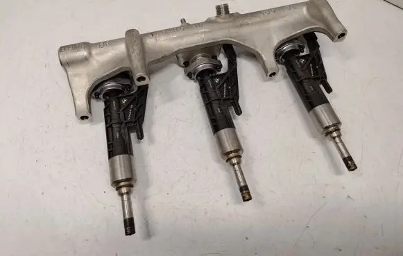 Fuel injector supply line/pipe