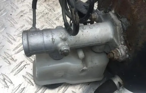 Mazda 626 Master brake cylinder