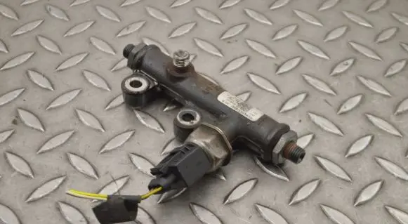 Jaguar XJ X350 Fuel main line pipe 4R8Q9C066AD 05112471094