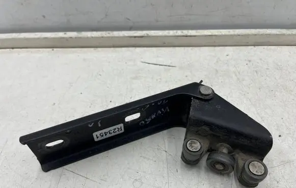 Nissan Primastar Sliding door middle roller runner 312372E