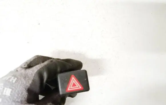 Volkswagen Golf V Hazard light switch 8E0941509
