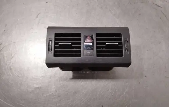 Mercedes-Benz GLK (X204) Dash center air vent grill A2048305054 74D5001