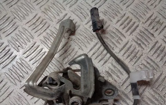 Peugeot 108 Engine bonnet/hood lock/catch