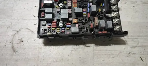 Jeep Cherokee Fuse box set 2440150 68193002AE