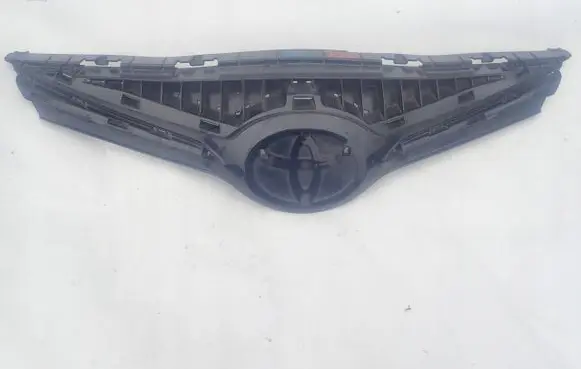 Toyota Avensis T270 Front bumper upper radiator grill 5311405120