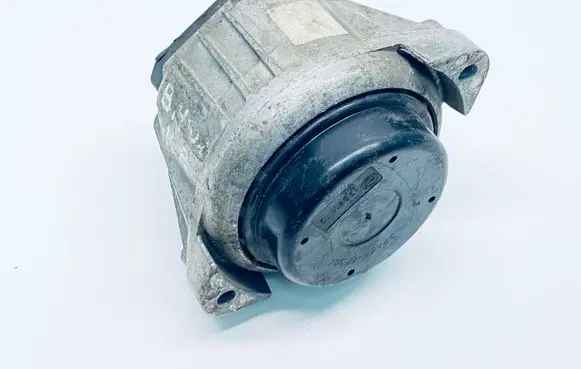 BMW 1 E81 E87 Engine mount bracket 6768800