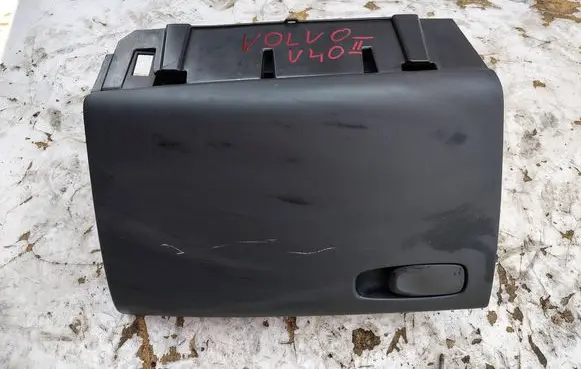 Volvo V40 Glove box 