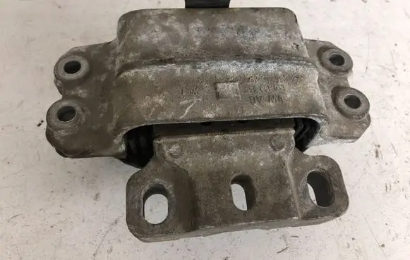 Volkswagen Caddy Gearbox mount 1K0199555