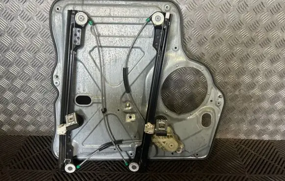 Volkswagen Multivan T5 Front door window regulator with motor 7H0837729