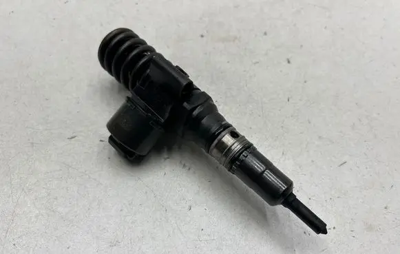 Audi A6 S6 C6 4F Fuel injector 03G130073G