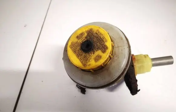 Ford Maverick Brake fluid reservoir 74470892