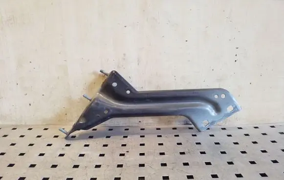 Audi Q5 SQ5 Fender mounting bracket 8R0821135