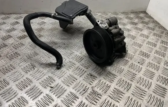 Mercedes-Benz C W204 Power steering pump A0004602283