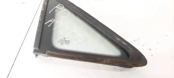 Volkswagen Caddy Front triangle window/glass AS2