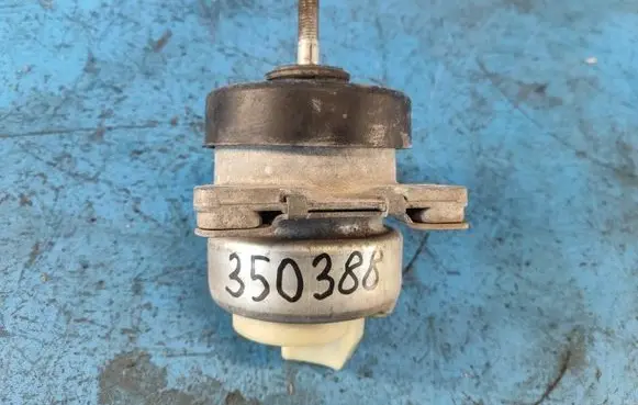 Ford Mustang VI Engine mount bracket FR3Z6038G