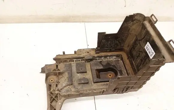 Volkswagen PASSAT B6 Battery box tray 1K0915333C