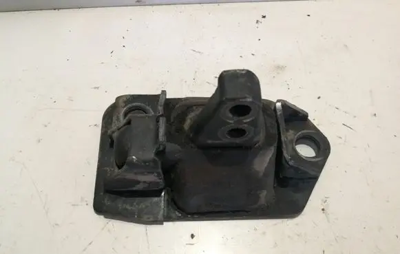 Volvo C70 Engine mount bracket 8631700 8631702