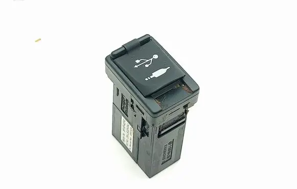 Toyota Prius (XW50) USB socket connector 8619042040