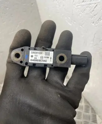 Chrysler Voyager Airbag deployment crash/impact sensor 04686957AC 3360301233 2260301233