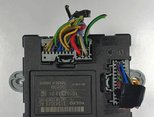 Volvo V70 Door control unit/module 31343028