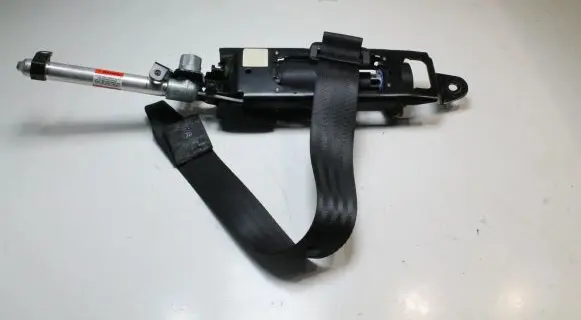 Volvo C30 Front seatbelt 6061062L0E